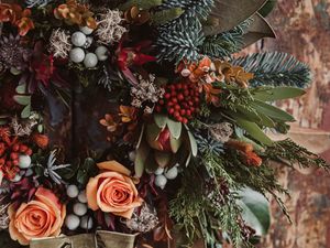 Preview wallpaper wreath, flowers, branches, berries, decoration