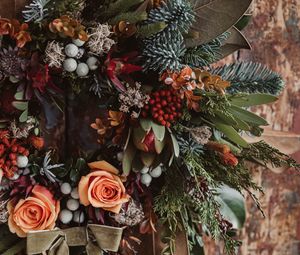 Preview wallpaper wreath, flowers, branches, berries, decoration