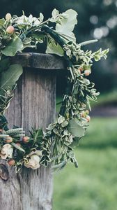 Preview wallpaper wreath, flowers, fence