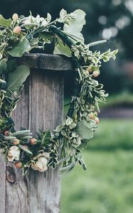 Preview wallpaper wreath, flowers, fence