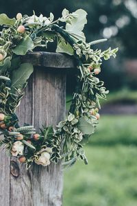 Preview wallpaper wreath, flowers, fence