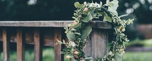 Preview wallpaper wreath, flowers, fence