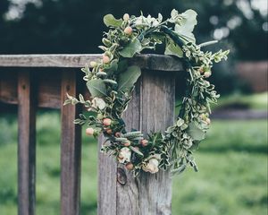 Preview wallpaper wreath, flowers, fence