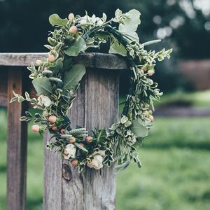 Preview wallpaper wreath, flowers, fence