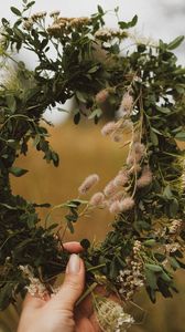 Preview wallpaper wreath, hand, flowers, grass, fingers