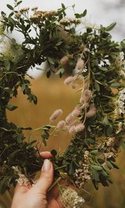 Preview wallpaper wreath, hand, flowers, grass, fingers