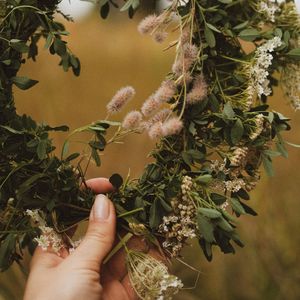 Preview wallpaper wreath, hand, flowers, grass, fingers