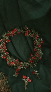 Preview wallpaper wreath, lingonberry, berries, red, bunches