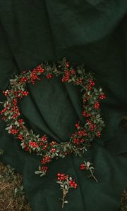 Preview wallpaper wreath, lingonberry, berries, red, bunches