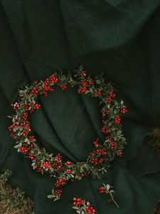 Preview wallpaper wreath, lingonberry, berries, red, bunches