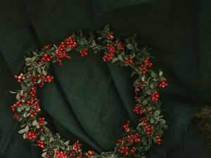 Preview wallpaper wreath, lingonberry, berries, red, bunches