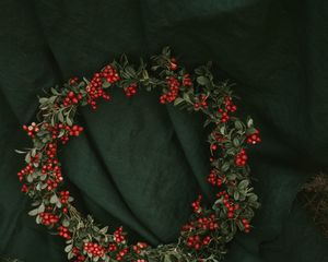 Preview wallpaper wreath, lingonberry, berries, red, bunches