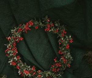 Preview wallpaper wreath, lingonberry, berries, red, bunches