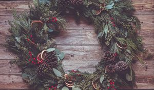 Preview wallpaper wreath, needles, cones, berries, wood, new year, christmas