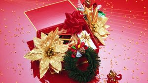 Preview wallpaper wreath, pine needles, box, gifts, flowers