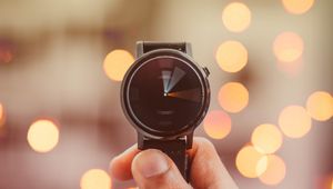 Preview wallpaper wristwatch, hand, glare