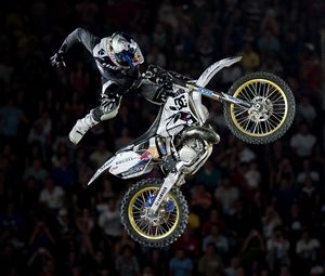 Preview wallpaper x fighters, red bull, jump