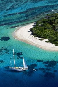 Preview wallpaper yacht, island, beach, bank, from above, land, water, azure