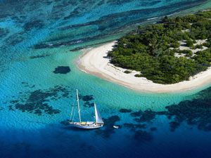 Preview wallpaper yacht, island, beach, bank, from above, land, water, azure