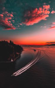 Preview wallpaper yacht, sea, sunset, skyline, sky, vancouver, canada