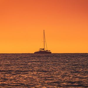 Preview wallpaper yacht, sea, sunset, minimalism