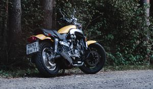 Preview wallpaper yamaha, bike, motorcycle, rear view, trees