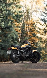 Preview wallpaper yamaha, bike, motorcycle, side view, trees, asphalt