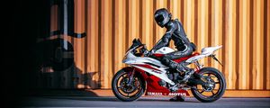 Preview wallpaper yamaha, motorcycle, bike, red, motorcyclist