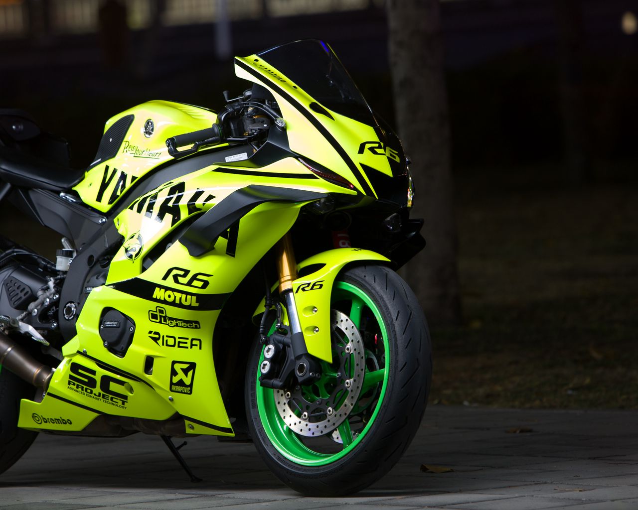 Download wallpaper 1280x1024 yamaha, motorcycle, bike, green, moto