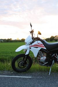 Preview wallpaper yamaha, motorcycle, bike, white, field, road