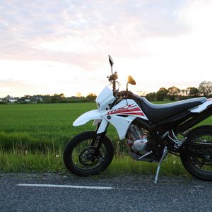 Preview wallpaper yamaha, motorcycle, bike, white, field, road