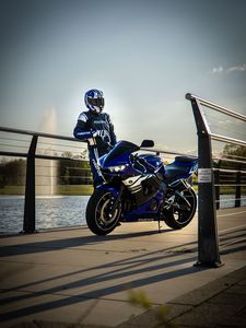 Preview wallpaper yamaha, motorcycle, blue, motorcyclist