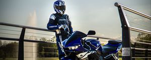 Preview wallpaper yamaha, motorcycle, blue, motorcyclist