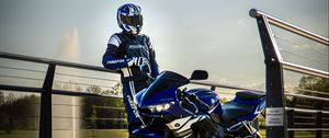 Preview wallpaper yamaha, motorcycle, blue, motorcyclist
