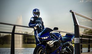 Preview wallpaper yamaha, motorcycle, blue, motorcyclist