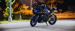 Preview wallpaper yamaha, motorcycle, blue, bike, helmet