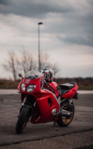 Preview wallpaper yamaha, motorcycle, red, helmet, road