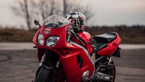 Preview wallpaper yamaha, motorcycle, red, helmet, road