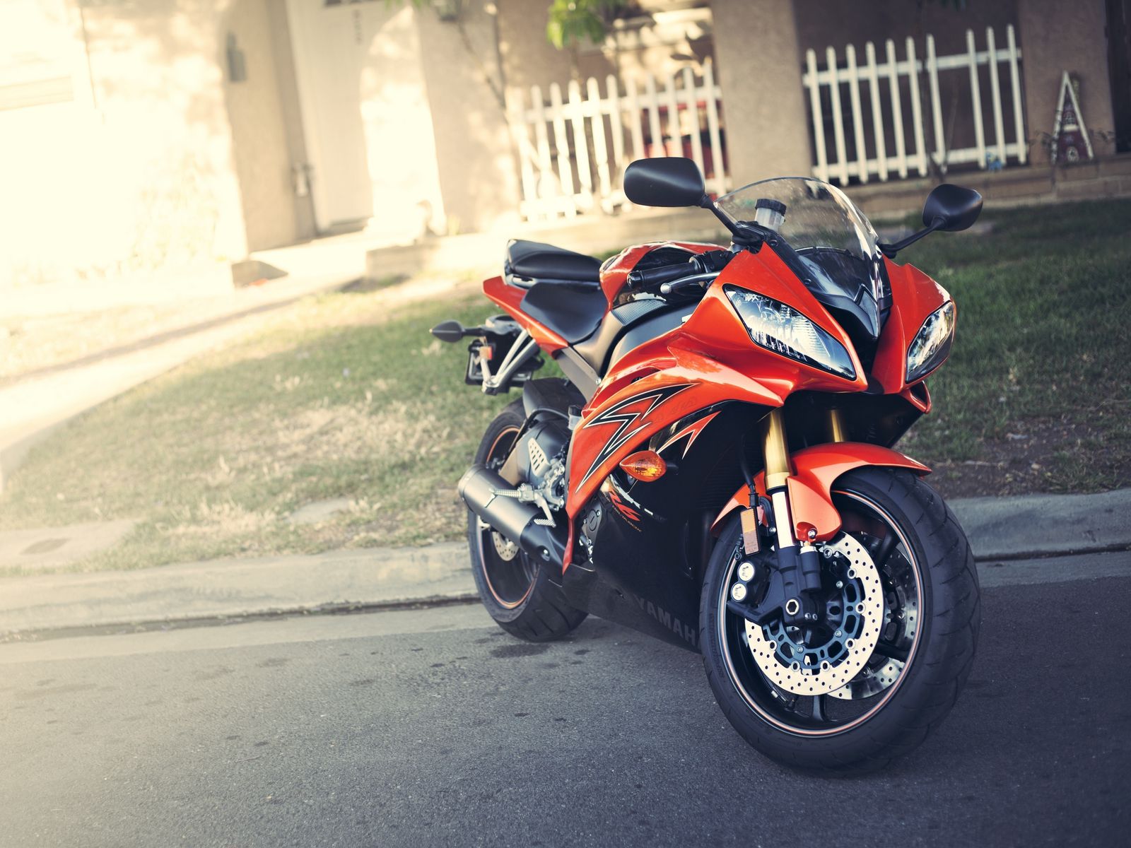 Download wallpaper 1600x1200 yamaha, yzf-r6, red, motorcycle standard 4