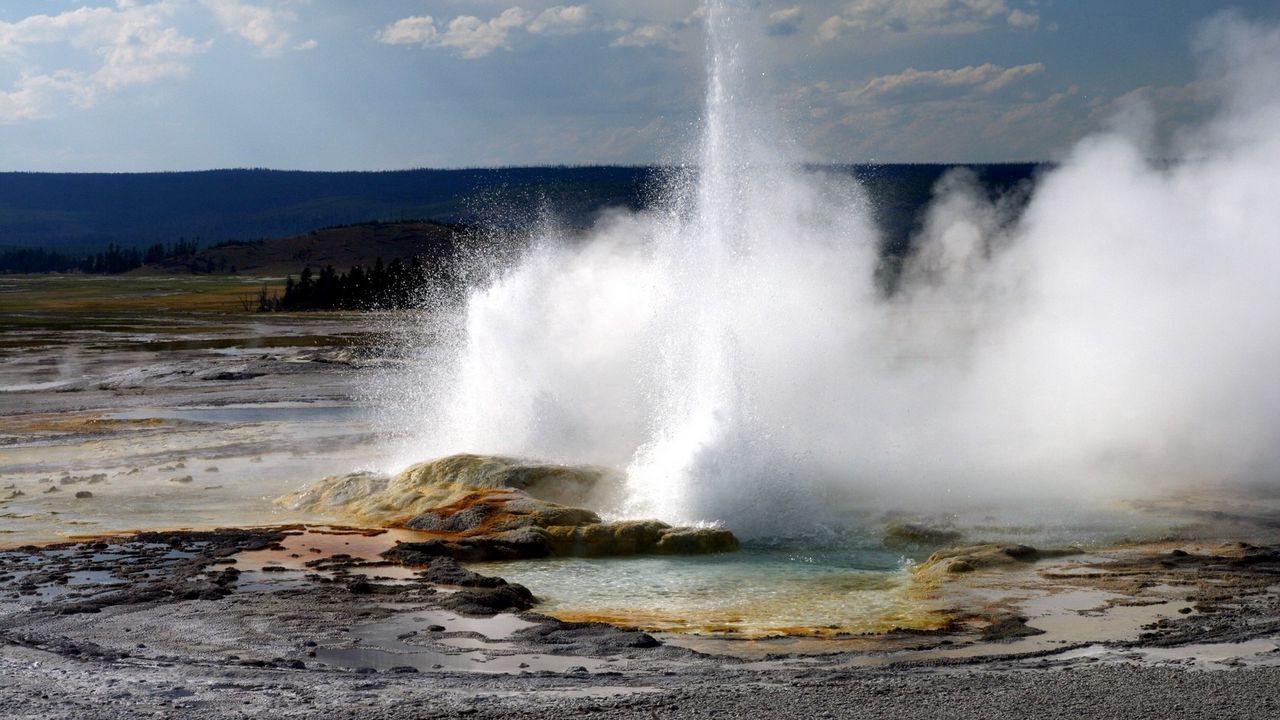 Wallpaper yellowstone, reserve, geyser, source, thermal, splash