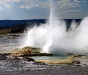 Preview wallpaper yellowstone, reserve, geyser, source, thermal, splash