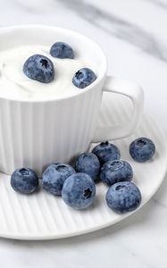 Preview wallpaper yogurt, blueberries, berries, cup, white