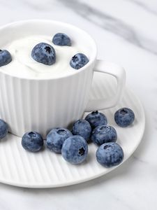 Preview wallpaper yogurt, blueberries, berries, cup, white