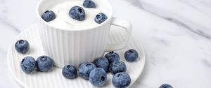 Preview wallpaper yogurt, blueberries, berries, cup, white