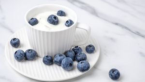 Preview wallpaper yogurt, blueberries, berries, cup, white