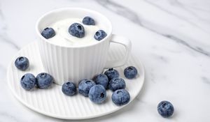 Preview wallpaper yogurt, blueberries, berries, cup, white