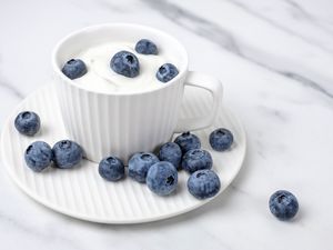 Preview wallpaper yogurt, blueberries, berries, cup, white
