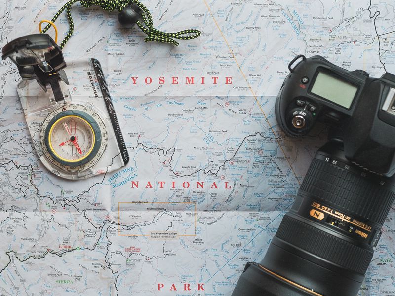 Download wallpaper 800x600 travel, map, compass, camera pocket pc, pda hd  background